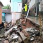Engenheiros realizam vistoria de emergência após desabamento de galpão em Santos, causado por forte chuva na região - Foto: Reprodução