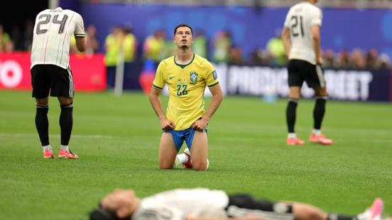 Mais de 68 mil torcedores assistiram ao duelo decisivo que carimbou a permanência da Amarelinha no torneio - Foto: Getty Images via AFP
