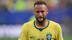 Em carta aberta, pai de Neymar destaca a importância de continuar a carreira - Foto: Angela Weiss / AFP