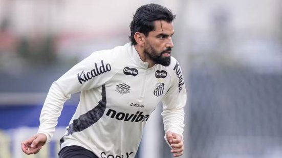 O volante venezuelano anunciou sua saída do clube após não ser prioridade nos planos do técnico Cuca - Foto: Raul Baretta/ Santos FC