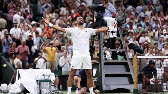 Djokovic enfrentará Jannik Sinner, que venceu Jan-Lennard Struff em sua semifinal - Foto: Wimbledon