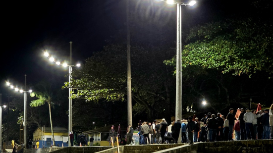 Guarujá instala 84 luminárias de LED e revitaliza calçadão e faixa de areia no Guaiúba - Foto: Reprodução