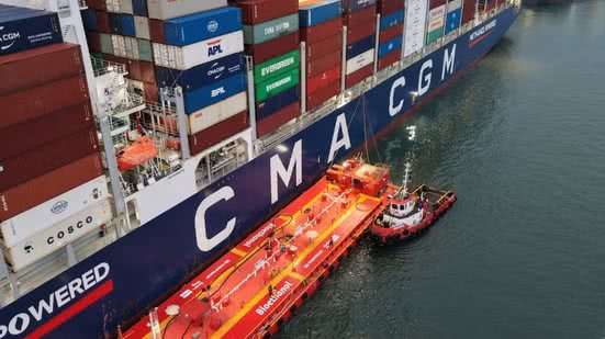 Em operação histórica, navio de 13 mil contêineres é abastecido com etanol em Santos - Foto: Divulgação/Copersucar