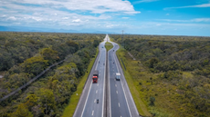 Primeira fase tem prazo de cinco meses para entrega de 19,5 km de pistas em Itanhaém e 4 km em Peruíbe - Foto: Calebe Alves / CNL
