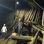 Grupo de amigos enfrenta riscos ao escalar dutos da usina - Imagem: Redes Sociais