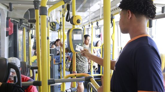 A Prefeitura de Guarujá abre inscrições para o Passe Livre 2026, garantindo transporte gratuito para estudantes até 31 de julho - Foto: Divulgação/ Prefeitura de Guarujá