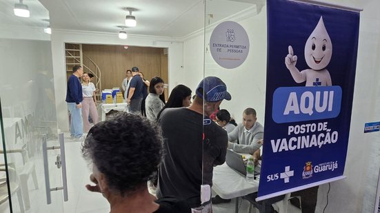 Iniciativa visa facilitar o acesso à vacinação, oferecendo imunizantes em um dia de grande movimento no shopping - Foto: Divulgação/ Prefeitura de Guarujá