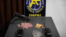 Um jovem foi preso em flagrante após tentar fugir da polícia em Itanhaém, onde foi encontrado com drogas e uma arma caseira - Foto: Divulgação/ 29° BPMI