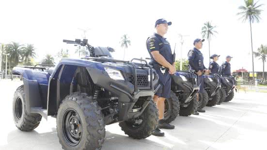 Um guarda municipal mergulhou para salvar uma adolescente em apuros, evitando uma tragédia na Praia da Enseada - Foto: Divulgação/ Prefeitura de Guarujá