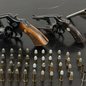 Policiais militares atuaram após denúncias de tiros em Itanhaém, resultando na prisão de um homem com armas e munições - Foto: Divulgação/ 29° BPMI