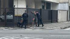 A Guarda Civil Municipal agiu rapidamente após denúncia de assalto, resultando na captura de um dos suspeitos em São Vicente - Foto: Divulgação/ Prefeitura de São Vicente