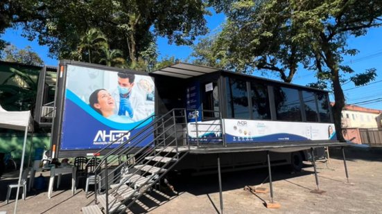 A Carreta da Odontologia oferece serviços de saúde bucal sem agendamento, facilitando o acesso à população local - Foto: Divulgação/ Prefeitura de Cubatão