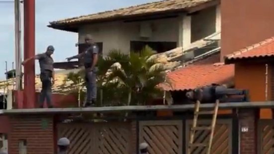 Operação com apoio de helicóptero prende trio e recupera R$ 89 mil após assalto em Itanhaém - Imagem: Reprodução