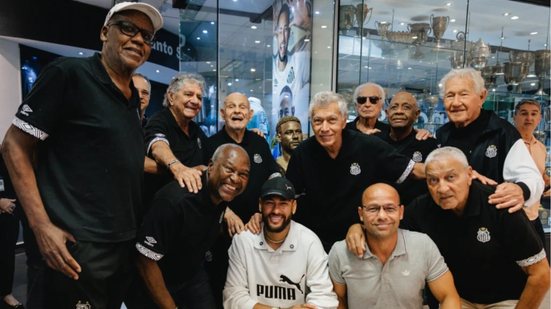 Vila Belmiro ganha atração especial com estátua e acervo histórico de Neymar - Foto: Raul Baretta/ Santos FC