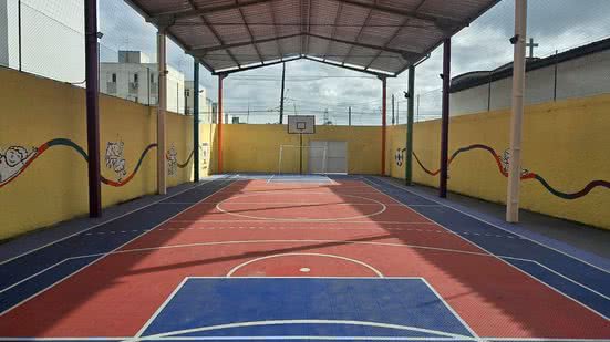 Intervenções incluem nova quadra esportiva, horta pedagógica e melhorias na estrutura da escola em Guarujá - Foto: Divulgação/ Prefeitura de Guarujá