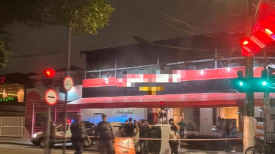 O condutor foi retirado do veículo de forma cuidadosa pelos bombeiros e levado ao hospital para exames após o acidente - Foto: Divulgação