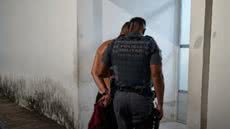 Durante a abordagem, policiais encontraram o homem em casa e confirmaram seu status de procurado por meio do sistema da PM - Foto: Divulgação/ 29° BPMI
