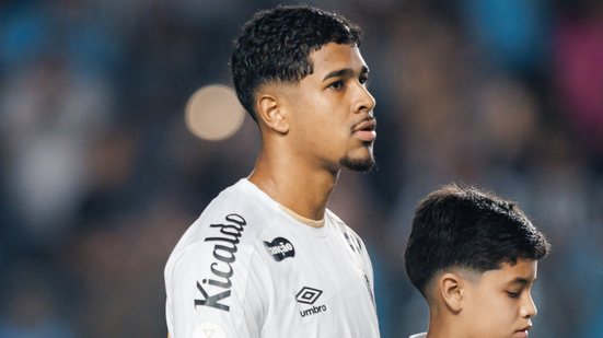 João Ananias se torna peça-chave na defesa do Santos - Foto: Raul Baretta/ Santos FC