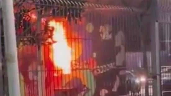 Um incêndio de grandes proporções atingiu uma pastelaria em Praia Grande - Imagem: Divulgação