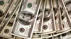 Investidores observam a alta do dólar e do Ibovespa em meio a incertezas econômicas globais e locais - Imagem: Divulgação