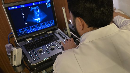 A Carreta da Ultrassonografia encerra atividades após atingir meta, enquanto mamografias seguem sendo realizadas diariamente na UPA - Foto: Divulgação/ Prefeitura de Guarujá