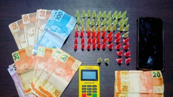 Operação da Polícia Militar em Itariri culmina na prisão de um homem por tráfico de entorpecentes e apreensão de drogas - Foto: Divulgação/ 29° BPMI