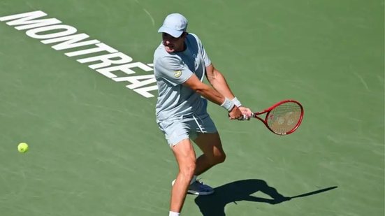 O brasileiro, cabeça de chave número 22, precisou de 1h50min para vencer o ex-top 3 - Foto: Minas Panagiotakis/Getty Images
