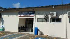 Detido em Mongaguá, homem tentava queimar cabos para extrair cobre após furto de fios da rede de telefonia pública - Foto: Divulgação