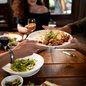 Estimativas apontam que o Dia dos Pais pode aumentar o faturamento dos restaurantes em até 10% - Foto: Freepik