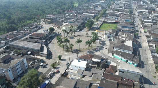 A primeira fase das obras na Avenida Esmeraldo Tarquínio visa melhorar a pavimentação e a acessibilidade no Parque das Bandeiras - Foto: Divulgação/ Prefeitura de São Vicente