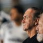 Cuca defende sua permanência no cargo, afirmando que a troca de comando não resolveria os problemas - Foto: Raul Baretta/ Santos FC