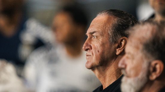 Cuca defende sua permanência no cargo, afirmando que a troca de comando não resolveria os problemas - Foto: Raul Baretta/ Santos FC