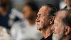 Cuca defende sua permanência no cargo, afirmando que a troca de comando não resolveria os problemas - Foto: Raul Baretta/ Santos FC