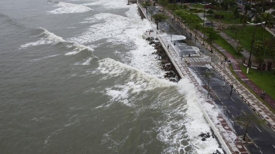 Semana na Baixada Santista terá tempo estável e máxima de 25°C, mas mar segue agitado
