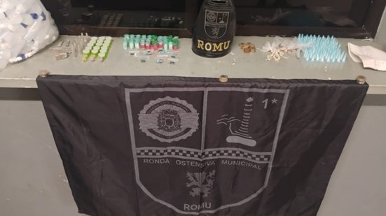 A GCM apreendeu cocaína, maconha e crack em patrulhamentos nos bairros Parque das Bandeiras e Centro da cidade - Foto: Divulgação/ Prefeitura de São Vicente