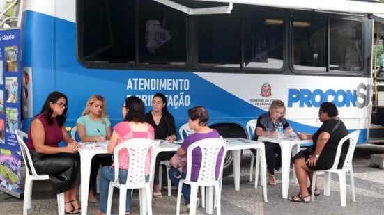 Ação do Procon Móvel oferece serviços essenciais aos moradores dos morros de Santos nesta sexta-feira, das 10h às 16h - Foto: Divulgação/ Prefeitura de Santos