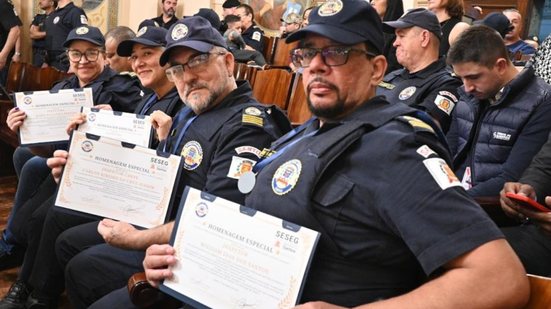 Cerimônia homenageia 21 agentes e destaca serviços prestados à comunidade santista ao longo de quatro décadas - Foto: Divulgação/ Prefeitura de Santos