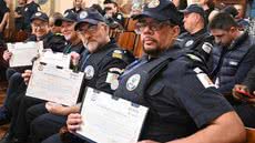 Cerimônia homenageia 21 agentes e destaca serviços prestados à comunidade santista ao longo de quatro décadas - Foto: Divulgação/ Prefeitura de Santos