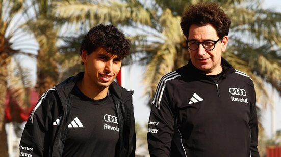 Gabriel Bortoleto e Mattia Binotto - Foto: Reprodução/ F1
