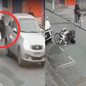 Mulher fratura costelas e clavícula após ser derrubada por carro no Centro de São Vicente - Imagem: Divulgação