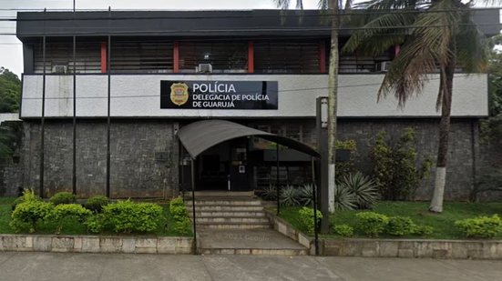 Vítima foi socorrida e internada com fraturas e lesões graves após ser atropelada na Avenida Gerson Maturani, em Guarujá - Foto: Reprodução/ Google Street View