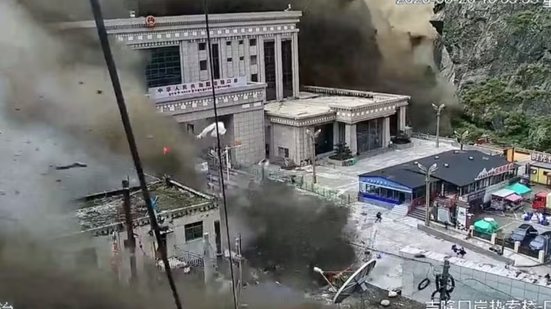 Desastre na fronteira do Nepal com a China deixa 31 mortos e rastro de destruição - Imagem: Reuters