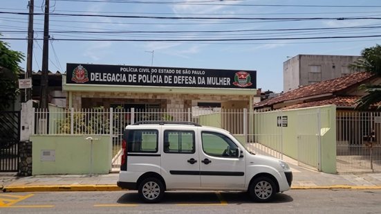 Polícia Civil prende mulher suspeita de estupro de vulnerável após morte de filha em Peruíbe - Imagem: Divulgação