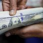 Dólar abre perto da estabilidade com atenção a balanços externos e cotação do petróleo - Imagem: Divulgação