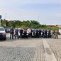 Equipes de fiscalização e segurança atuam em conjunto para garantir que comércios de sucata operem dentro da lei - Foto: Divulgação/ Prefeitura de Bertioga