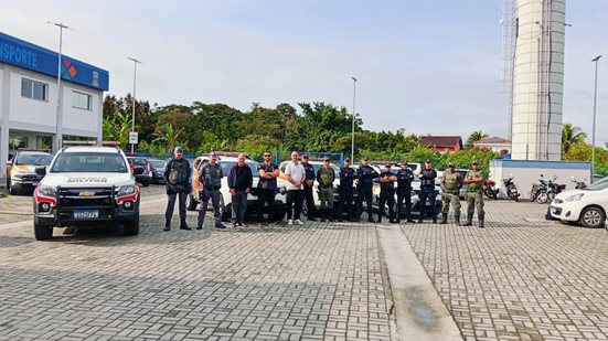 Equipes de fiscalização e segurança atuam em conjunto para garantir que comércios de sucata operem dentro da lei - Foto: Divulgação/ Prefeitura de Bertioga