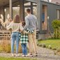 Descubra como as mudanças na cidade e nas pessoas impactam a experiência de voltar para casa - Imagem: Divulgação