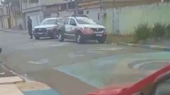 Polícia investiga morte suspeita de idoso achado dentro de imóvel no Sítio Paecara, em Guarujá - Imagem: Reprodução