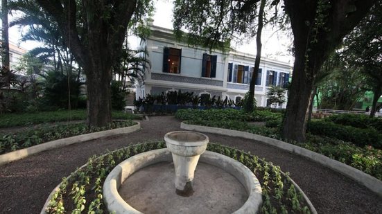 A programação inclui oficina de escrita criativa e bate-papo com autor, além de um sarau aberto para todos - Foto: Divulgação/ Prefeitura de Santos
