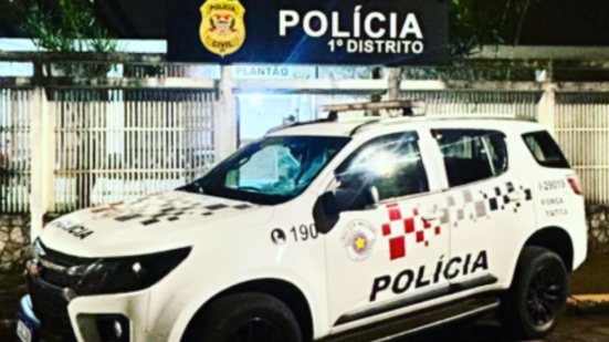 Os detidos confessaram que se dirigiam a um ponto de venda de drogas, mas um deles tentou subornar os policiais na delegacia - Foto: Divulgação/ 29° BPMI